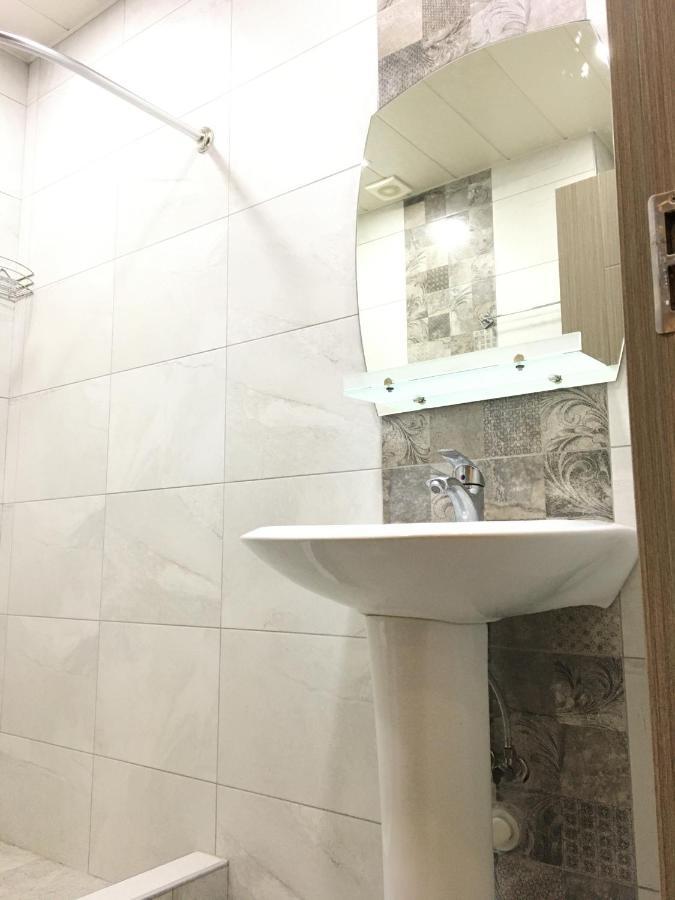 Cosy Apartment Near The Sea Батуми Екстериор снимка